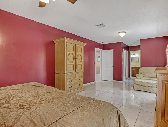 Building Photo - 1950 Wisteria St