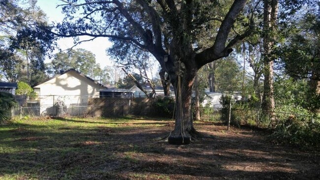 Building Photo - 556 Lambright Rd
