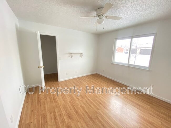 Building Photo - 907 Laura Dr