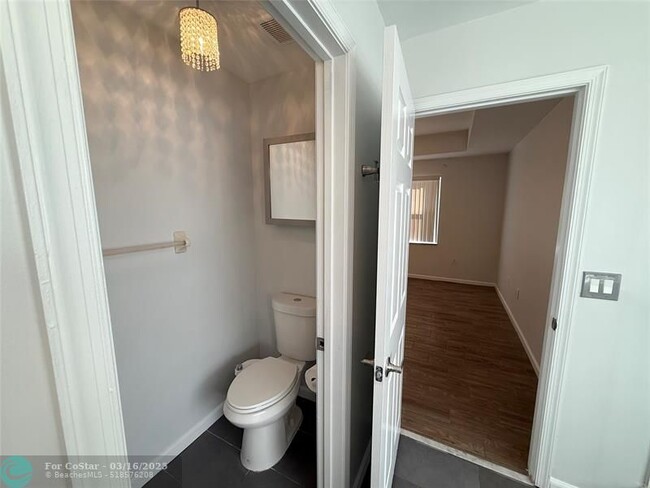 Building Photo - 15810 SW 48th Manor