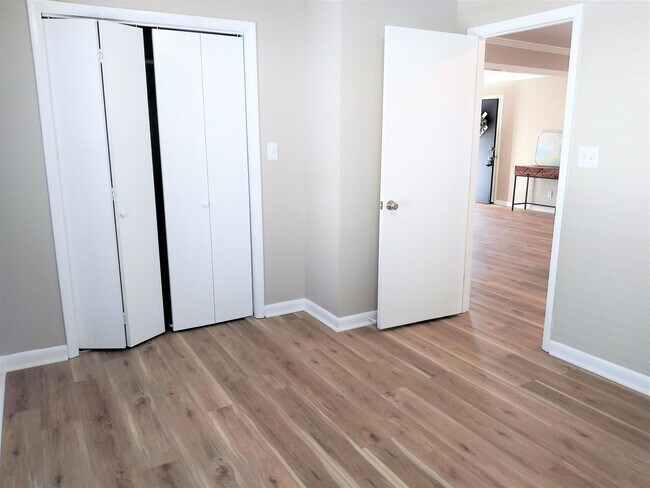 Building Photo - *5 Bedrooms & a Great Backyard!*  ~~~A_TRULY_FABULOUS_HOUSE~~~