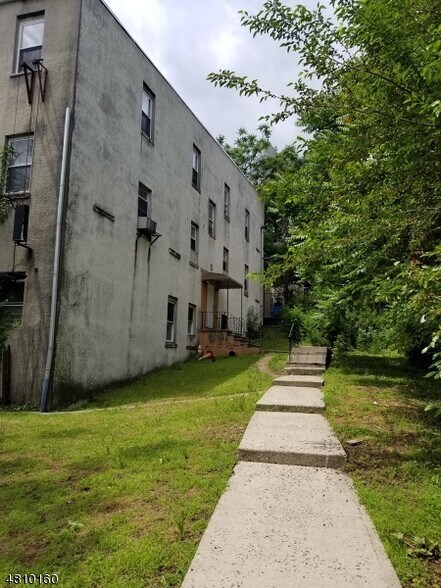 Building Photo - 81 -85 Mt Prospect Ave,