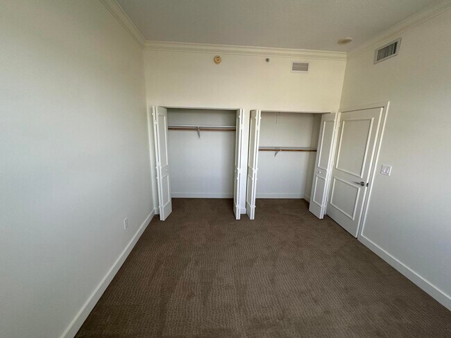 Building Photo - 1551 N Flagler Dr