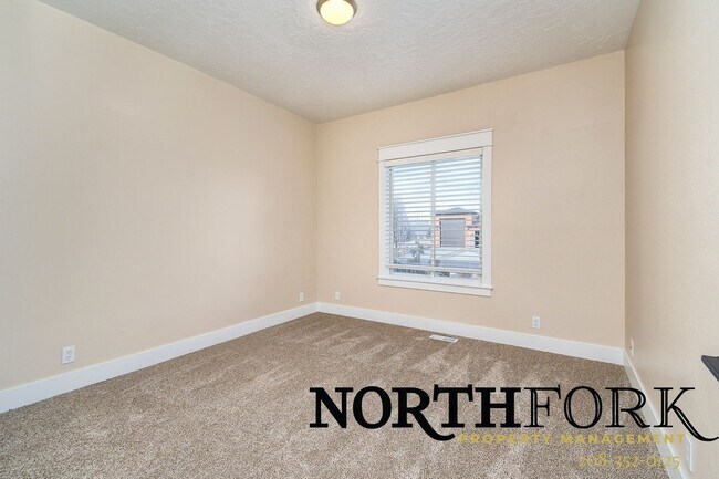 Building Photo - 7725 E Stonecastle Dr