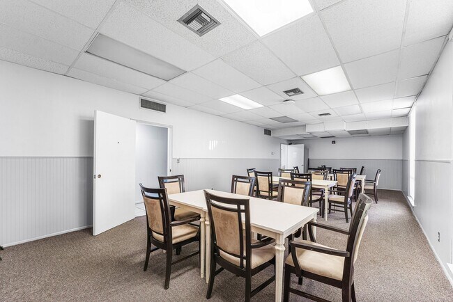 Building Photo - 1600 S Ocean Dr