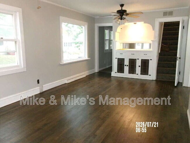 Building Photo - 403 N 61st St
