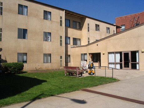 Primary Photo - Superior Manor Apartments