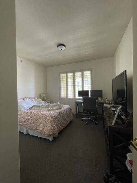 Building Photo - 3075 Kennedy Dr