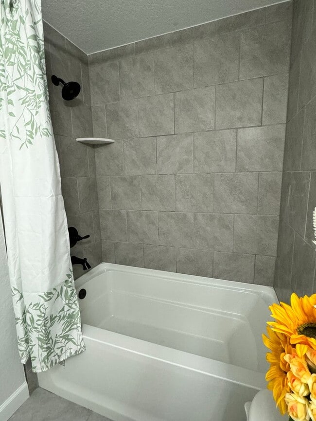 Building Photo - Beautiful 3BR/2BA/2 Car Garage Home!  NO APPLICATION FEE!