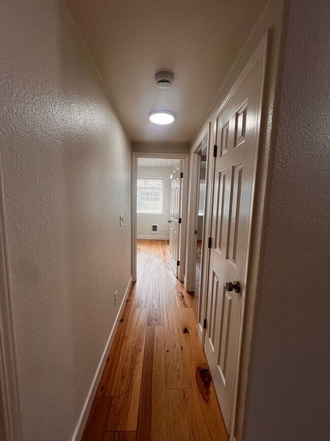 Building Photo - 2 bedroom 2 bath in Concord