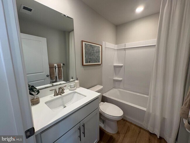 Building Photo - 13 Bay Breeze Dr