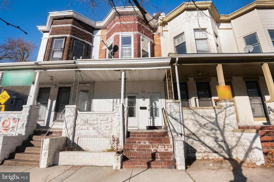 Building Photo - 302 E 25th St