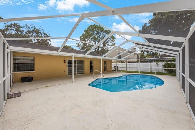Building Photo - 16132 Country Crossing Dr