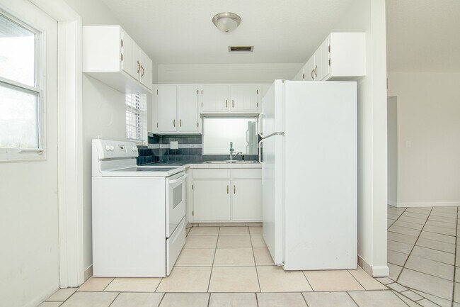 Building Photo - Cozy 3 Bed 2 Bath Condo for Rent in Downto...