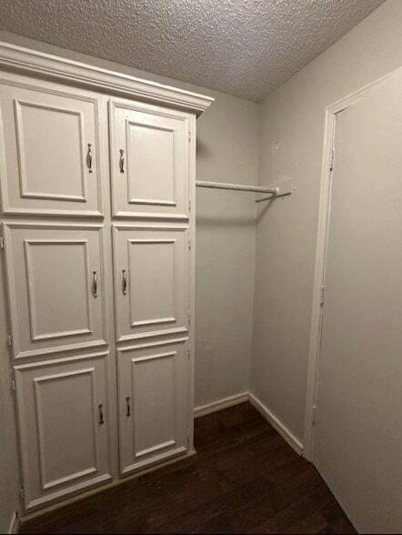 Building Photo - 1121 Goldenrod Dr
