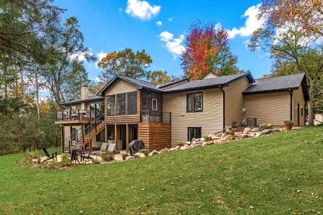 Building Photo - Designer 4 Bedroom Home with Sauna and Walk-Out Lower Level - Available May or June 1st