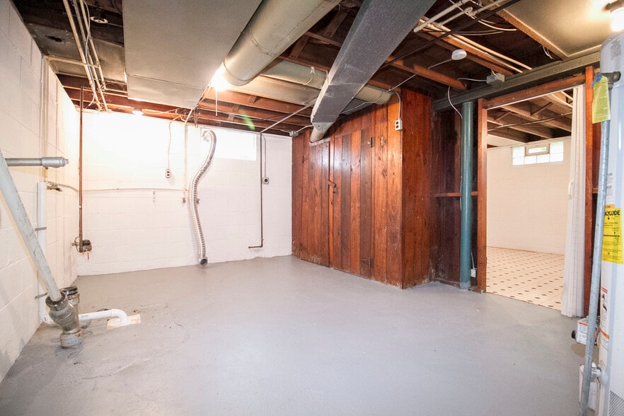 Building Photo - 2016 Balkan Pl