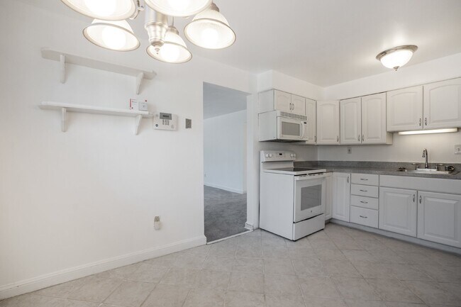 Building Photo - 7709 Ravine Dr