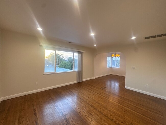 Building Photo - 2685 Havenscourt Boulevard-$20