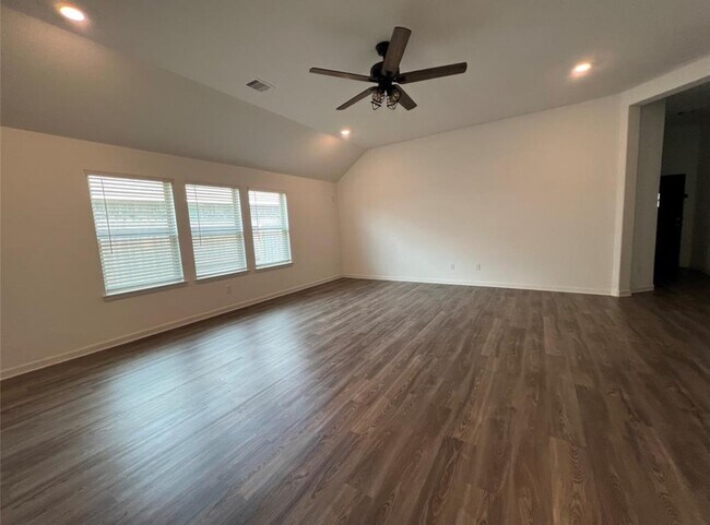 Building Photo - 3011 Azalea Pt