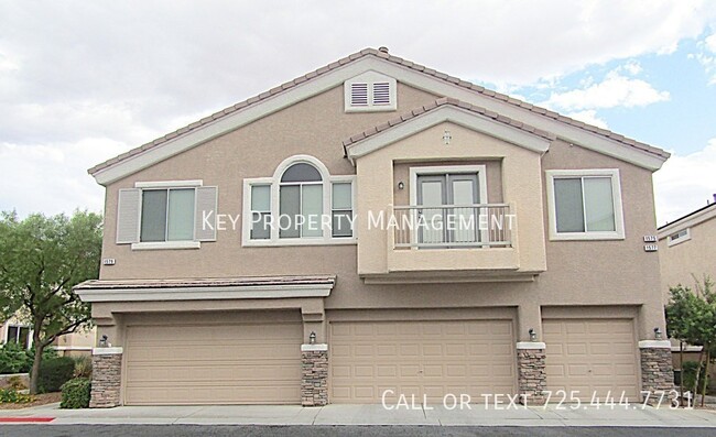 Primary Photo - 3 BEDROOM 2.5 BATH TOWNHOME WITH 2 CAR GAR...