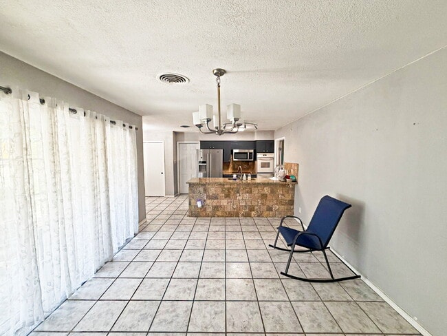 Building Photo - 4230 Havenview Dr