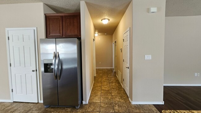 Building Photo - 3 bedroom 2 bath