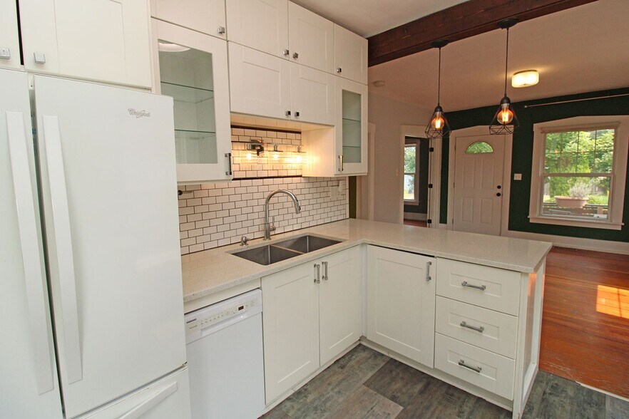 Building Photo - 1415 NE 74th Ave