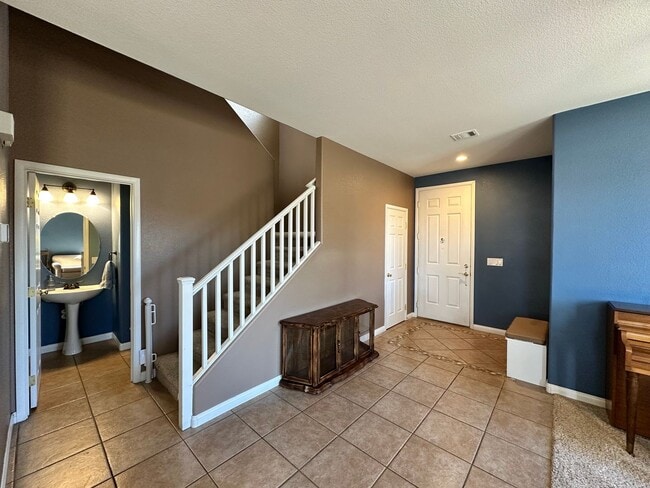 Building Photo - Furnished Beauty in Henderson