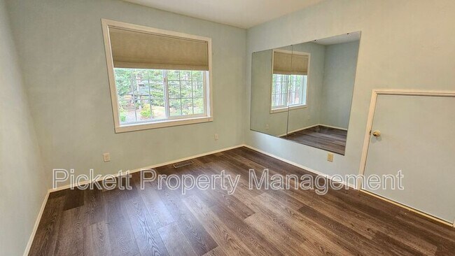Building Photo - 6559 Gleneagle Ave SW