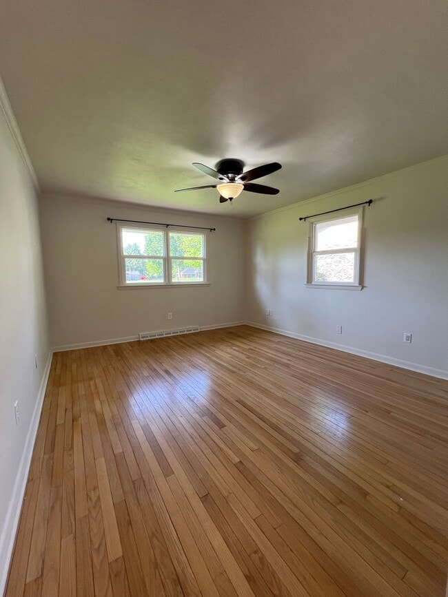 Building Photo - Home with Paradise Setting in Backyard! Available July 2026!! $2,400 Monthly!