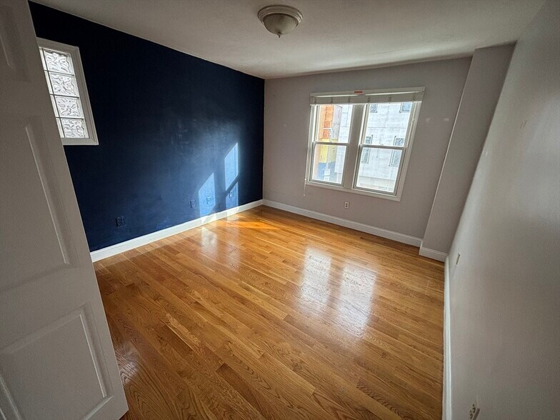 Building Photo - 150 W 9th St