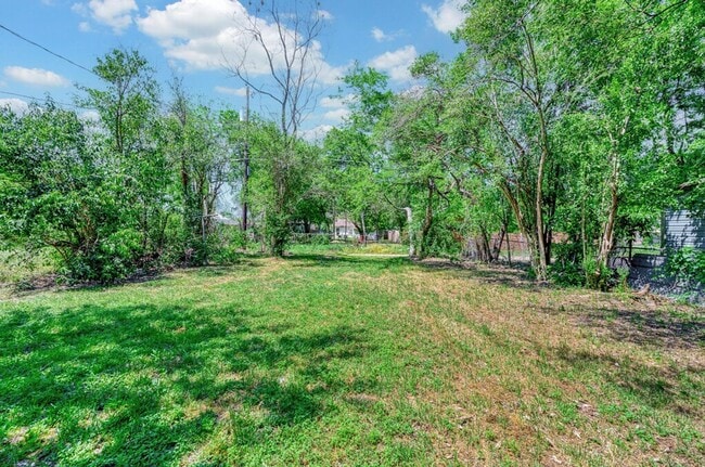 Building Photo - Beautifully maintained 2-bedroom, 1-bathroom house in Waco