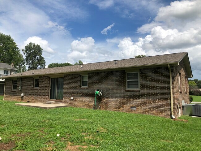 Building Photo - 1555 Flintwood Ave