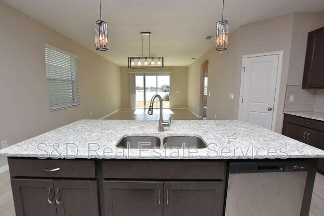 Building Photo - 6728 Great Bear Dr