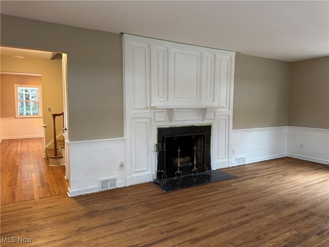 Building Photo - 8896 Spring Valley Dr