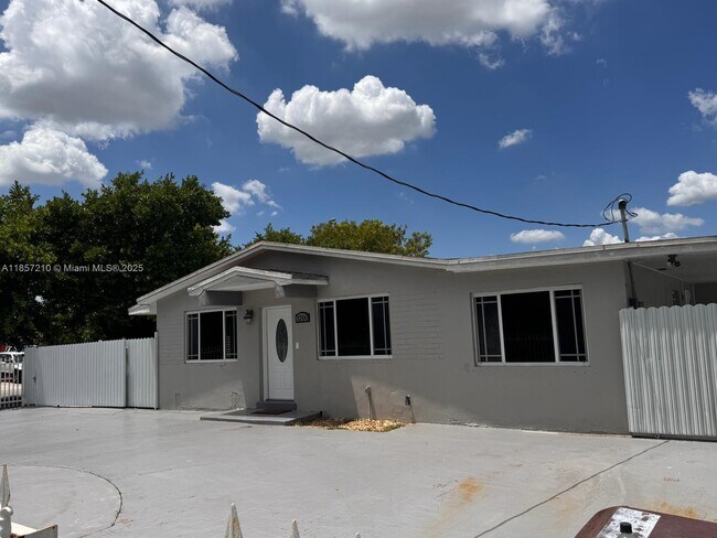 Building Photo - 3200 W 7th Ave