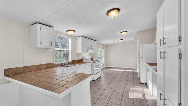 Building Photo - 8638 Gibson Oaks Dr