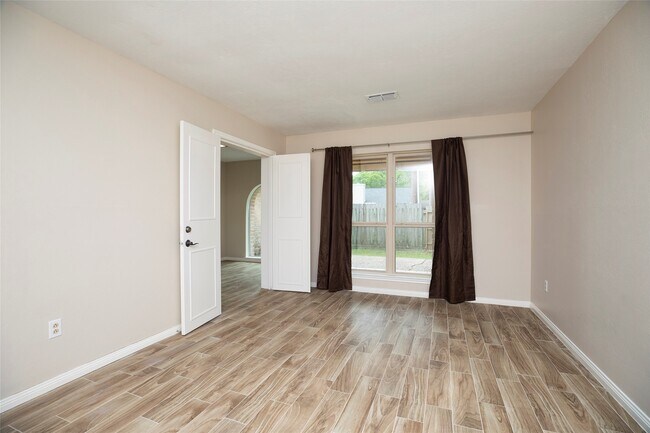 Building Photo - 2706 Stetson Ln