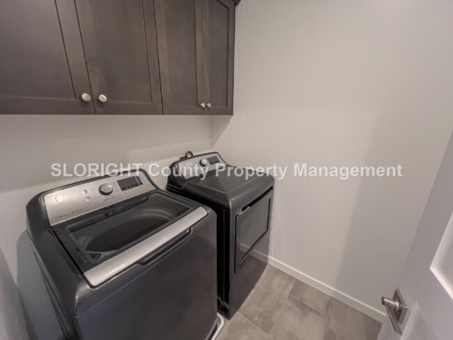 Building Photo - AVAILABLE NOW - 3 Bed/ 3 Bath Beautiful SL...