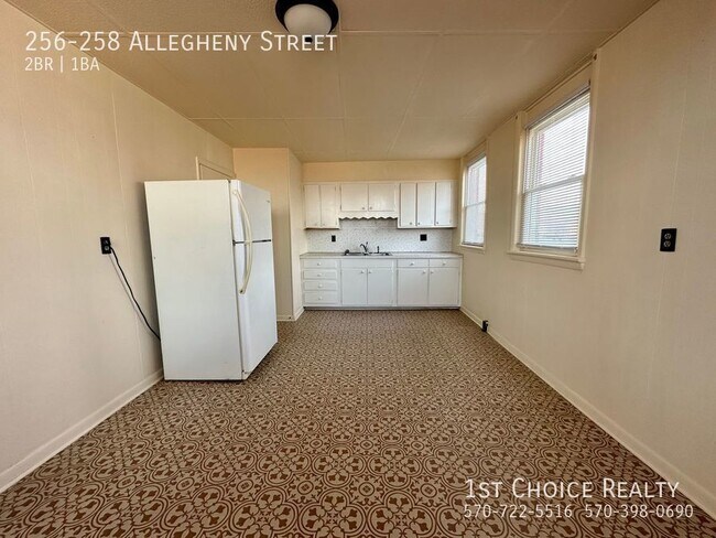 Building Photo - 2 bedroom apartment with HEAT INCLUDED!