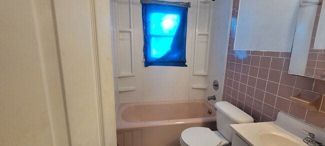 Building Photo - 87 Ellington St