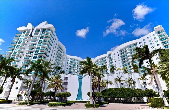 Building Photo - 7900 Harbor Island Dr