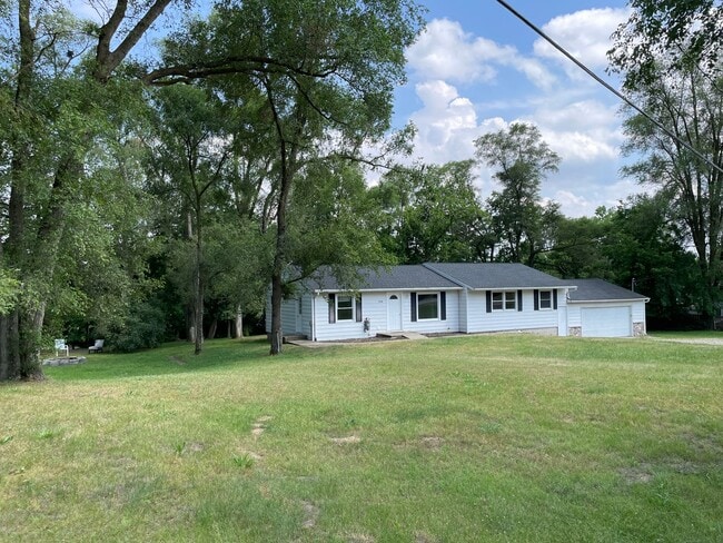 Building Photo - Charming 3-Bedroom Ranch Home in Comstock ...
