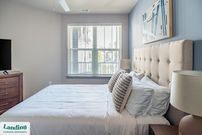 Building Photo - 1559 W 9 Mile Rd