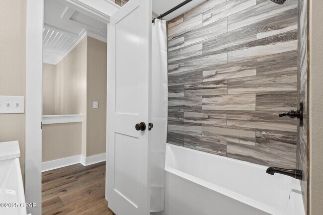 Building Photo - 1335 Capri Dr