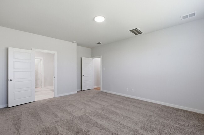 Building Photo - 637 Sierra Rdg