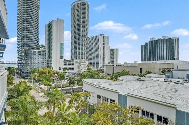 Building Photo - 275 NE 18th St