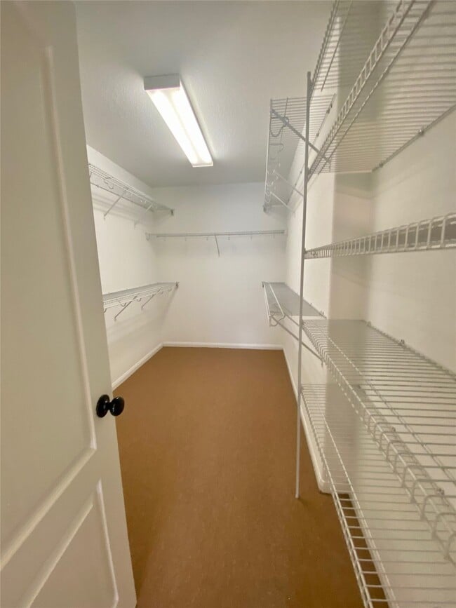 Building Photo - 15 Sagamore Ridge Pl