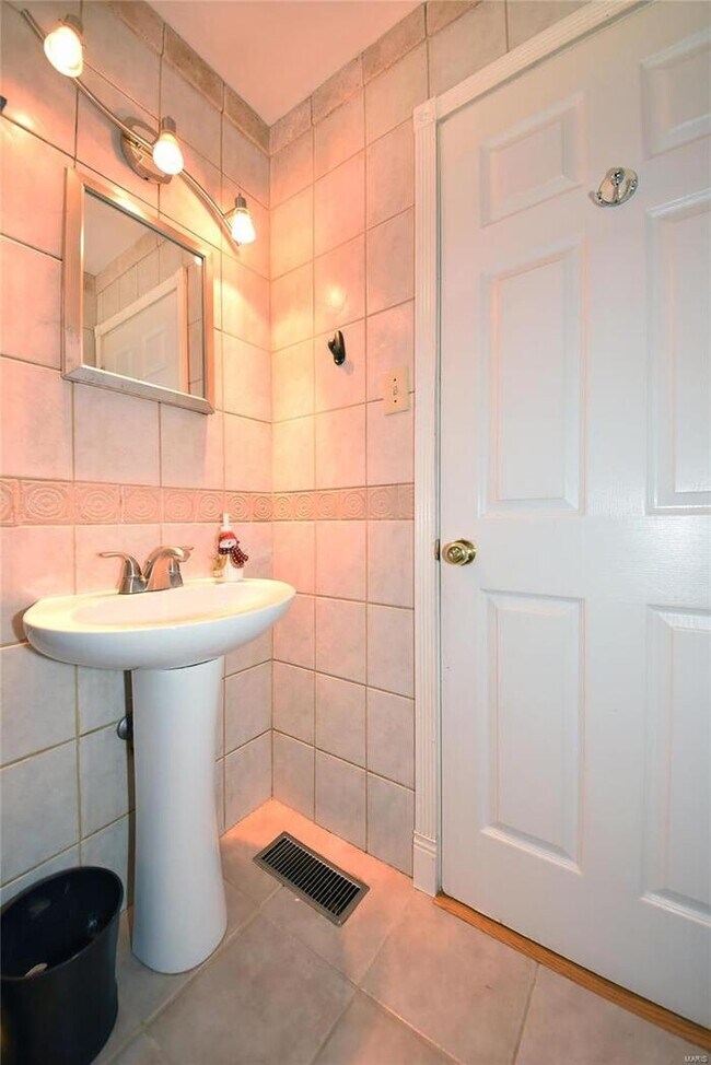 Building Photo - Fantastic 3bd/1ba home! Coming soon!